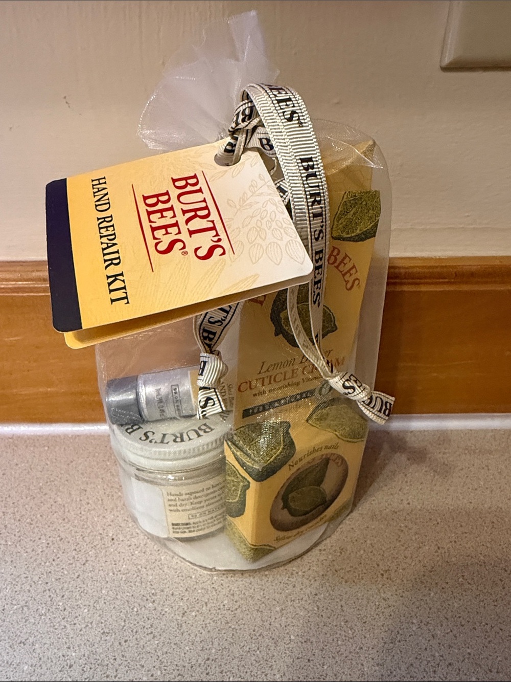 Burt's Bees Lemon Hand Cream Trio in Yellow & White